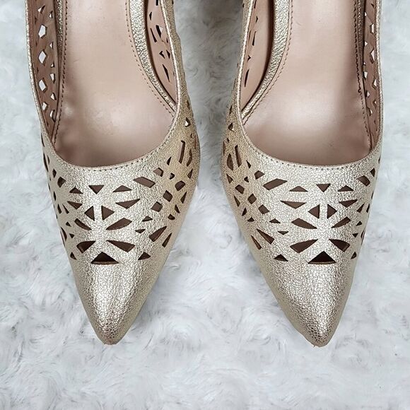 BCBGeneration Harrah Pumps Gold Size 9 - Picture 5 of 9